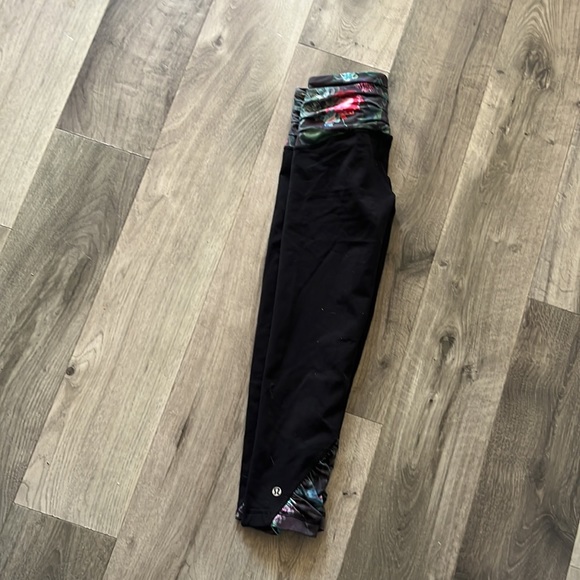 Lululemon black and floral capris leggings - Picture 2 of 2
